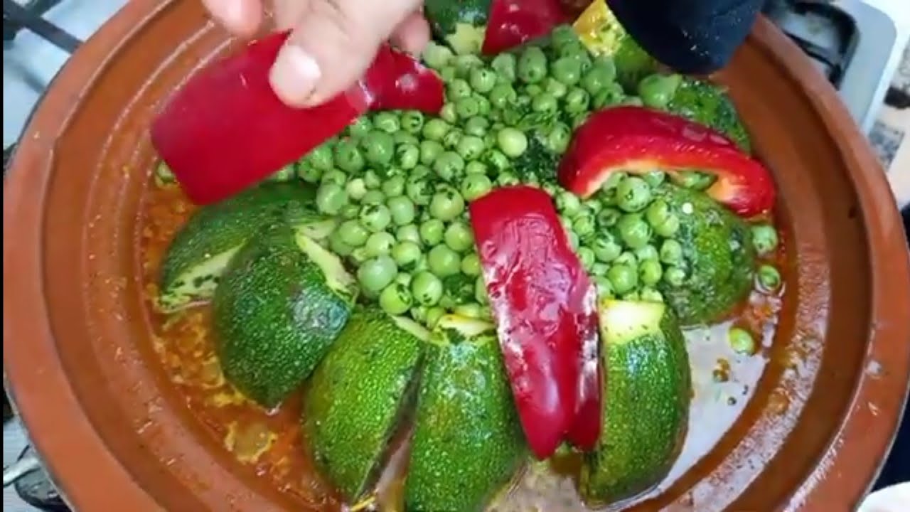 الا عندك القرع الاخضر في البيت شوفي شنو تقدري توجدي بيه احلى طاجين 😋💯👌