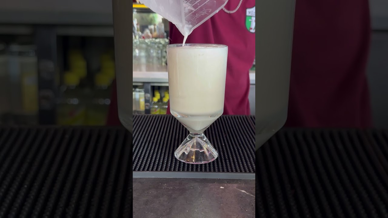 C&oacute;mo hacer una pi&ntilde;ada. #barman  #bartender  #cocteler&iacute;a #tragos #sinalcohol #pinada #pi&ntilde;acolada #ron