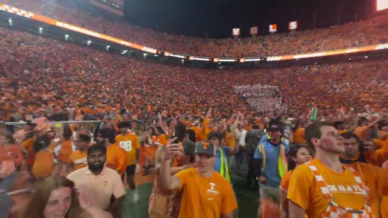 TENNESSEE STORMS THE FIELD AFTER ALABAMA! INSANITY IN NEYLAND STADIUM!