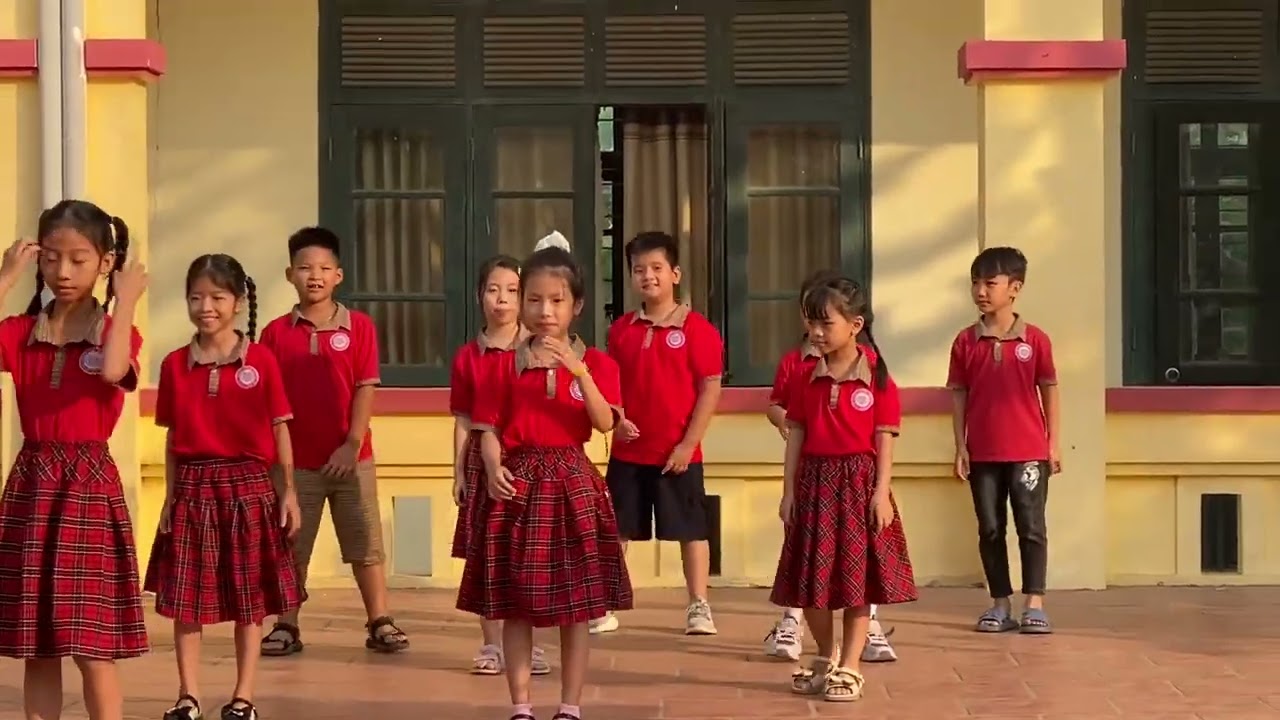 Múa “Em yêu trường em” - 3A7
