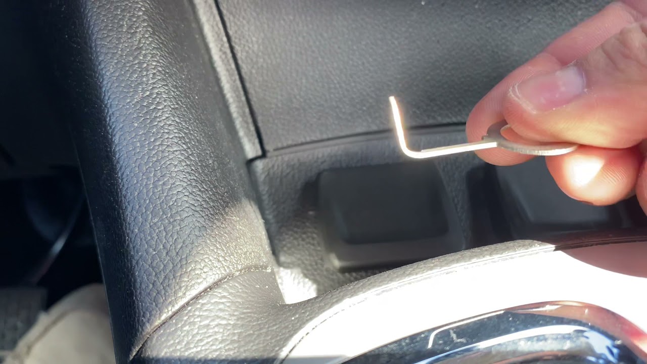 2016-2019 Chevrolet Cruze center console USB removal