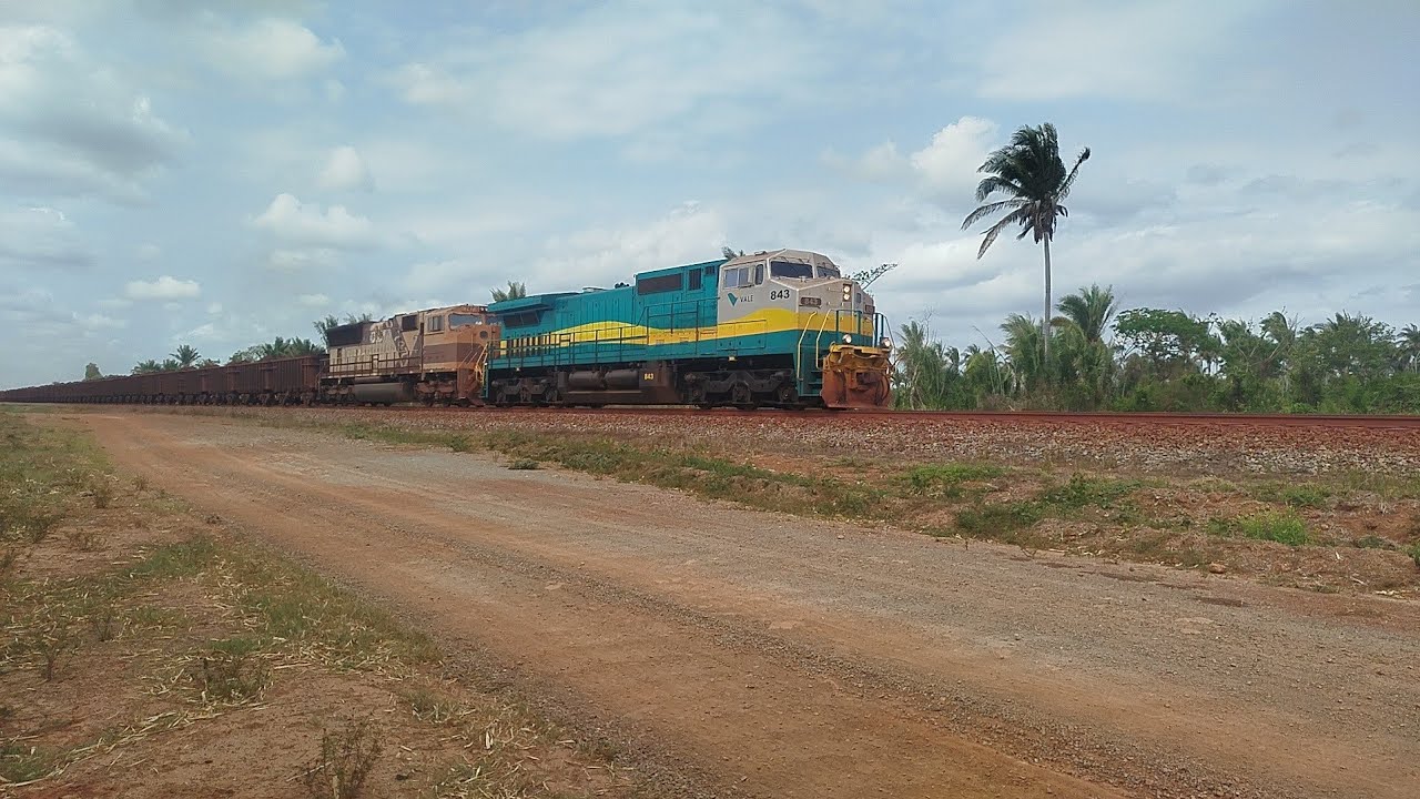 Trem de Minério 330 vagões da vale carregado passando na curva do Km 116 EFC!