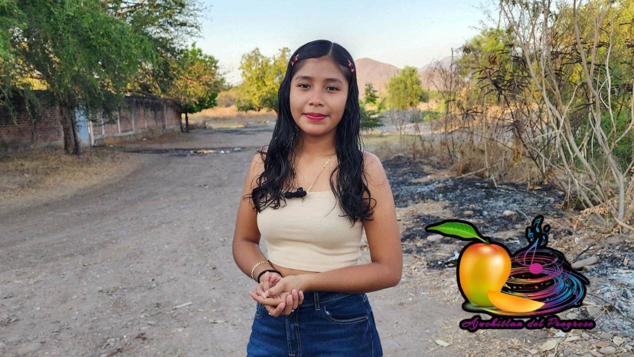 Feliz miercoles a todos nuestros seguidores.  Estoy en vivo y vamos a tener musica con Don Elpidio