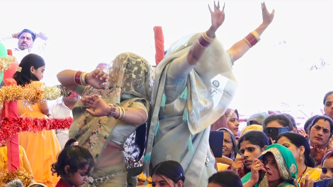 पांडाल में बिखेरा जलबा दो औरतों में नाच नाच कर //कन्हा में तो तेरे दरस की प्यासी _पूनम शास्त्री जी. 