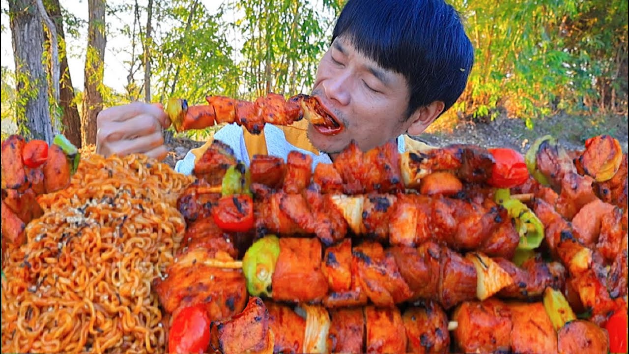 บะหมี่เผ็ดบาบีคิวย่างหอมๆแกล้มผักสดแซ่บคักอีหลีคนับพี่น้องMUKBANG EATING SHOW/โก้อีสานพาแดก
