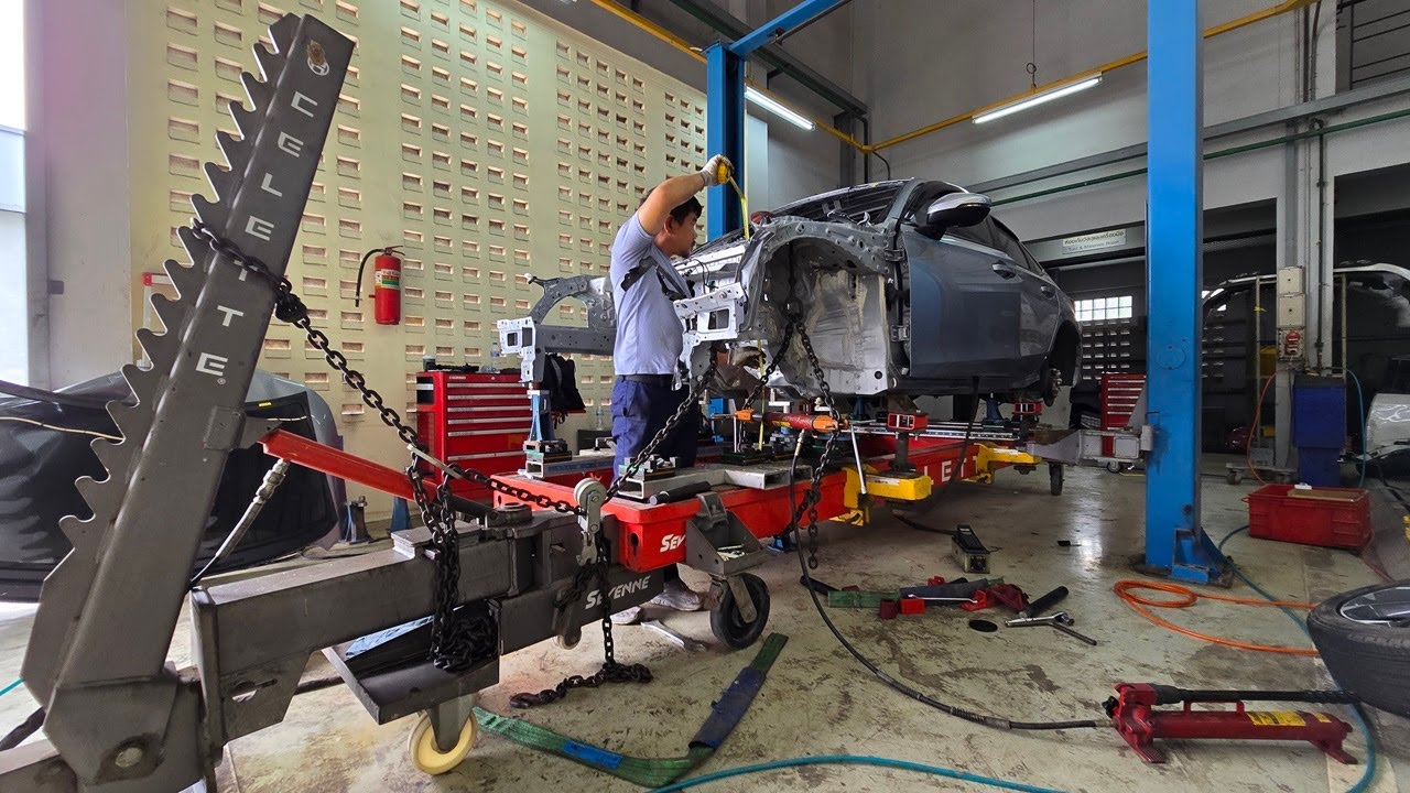 Honda Civic 2024 firewall replacement on Celette frame machine