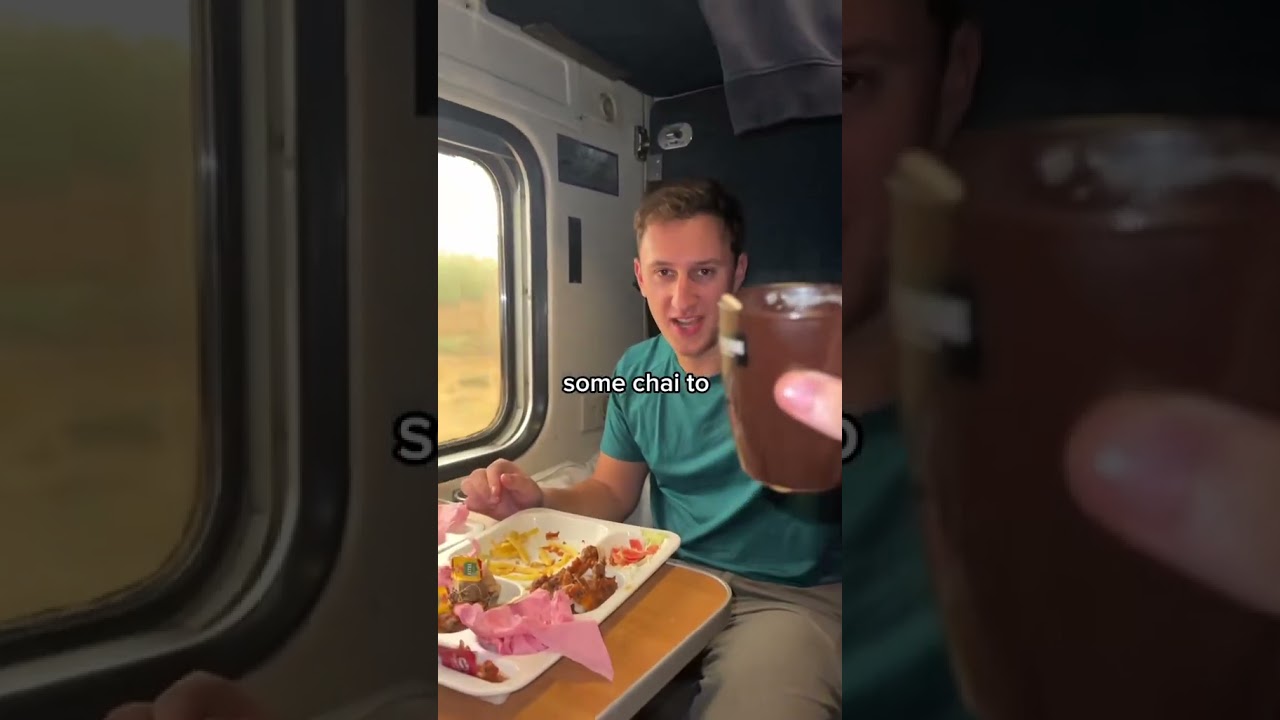 Taking a 22 hour train in Pakistan : Karachi to Lahore