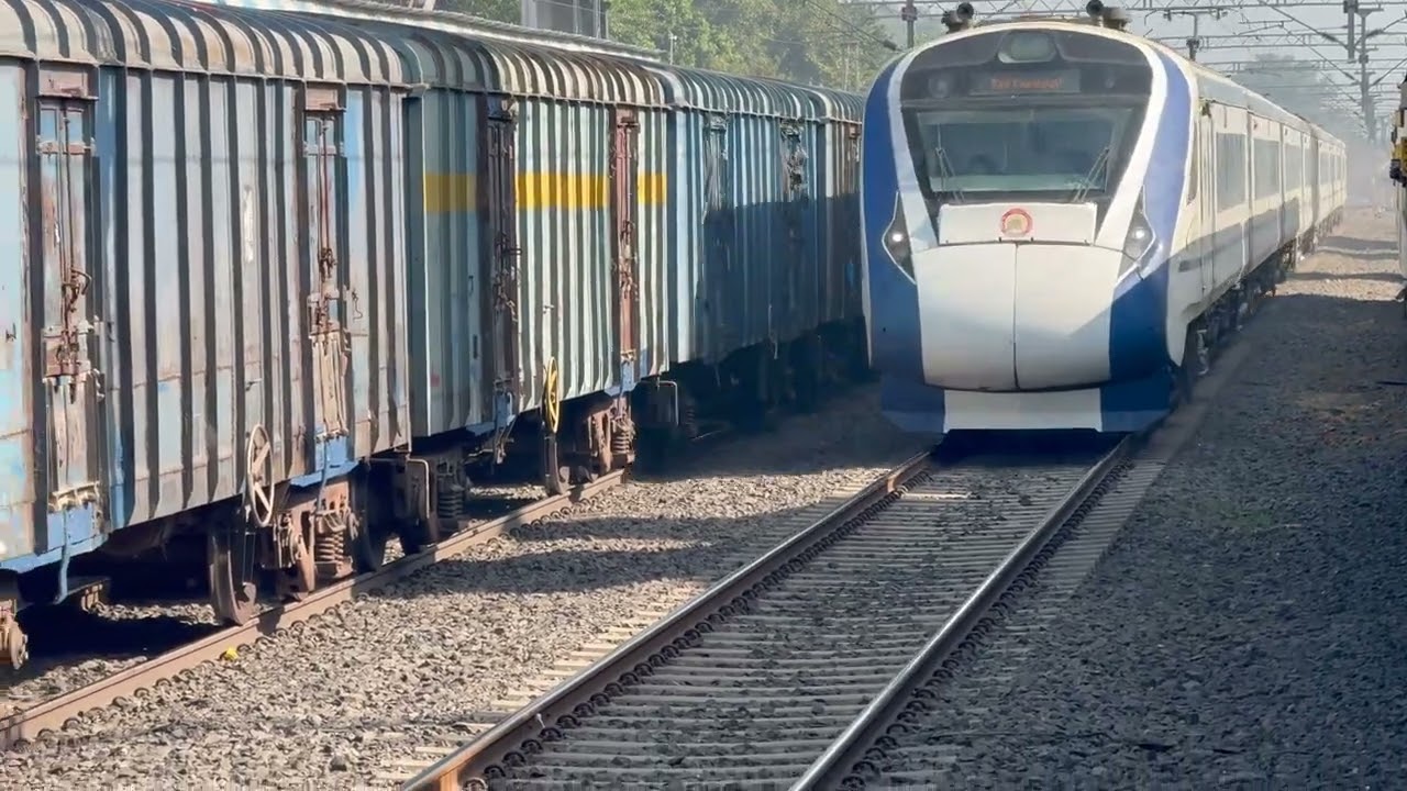 VandheBharat overtakes Kashi Darshan Train | Indian Railways