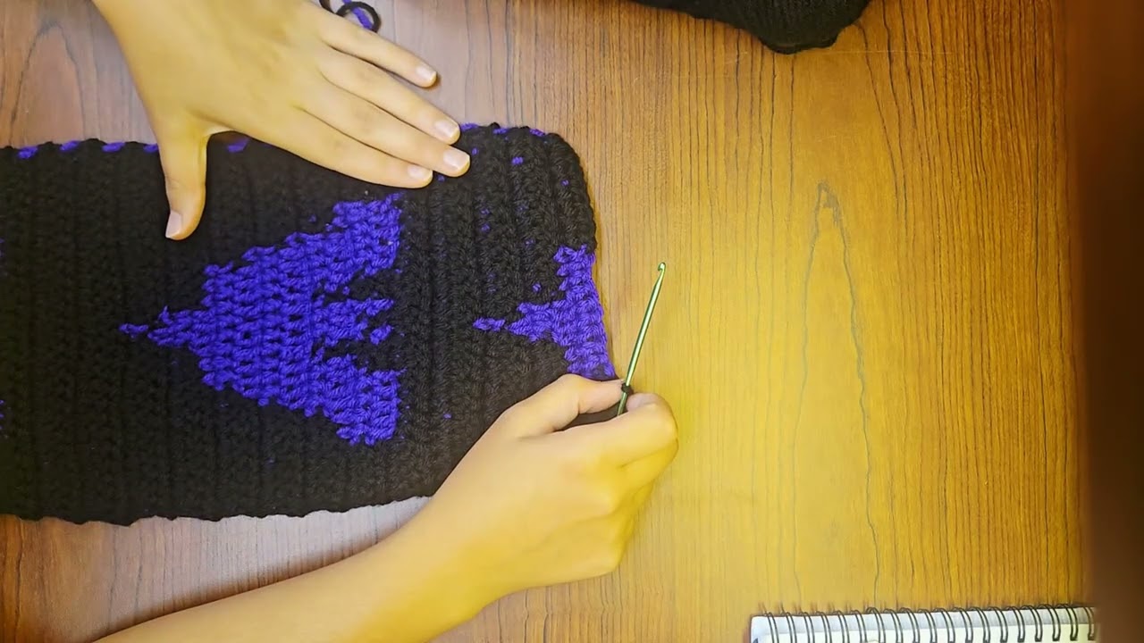 ASMR Crochet – Spooky Bat-Patterned Scarf in Silence (10 Min)