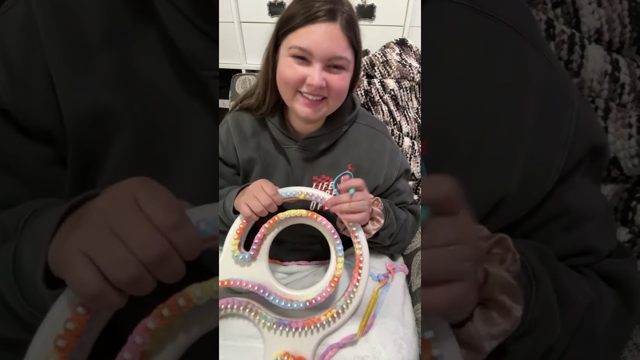 MariahJane64 is live, Casting on her new loom knit blanket, you guys picked the yarn!!!!!:)