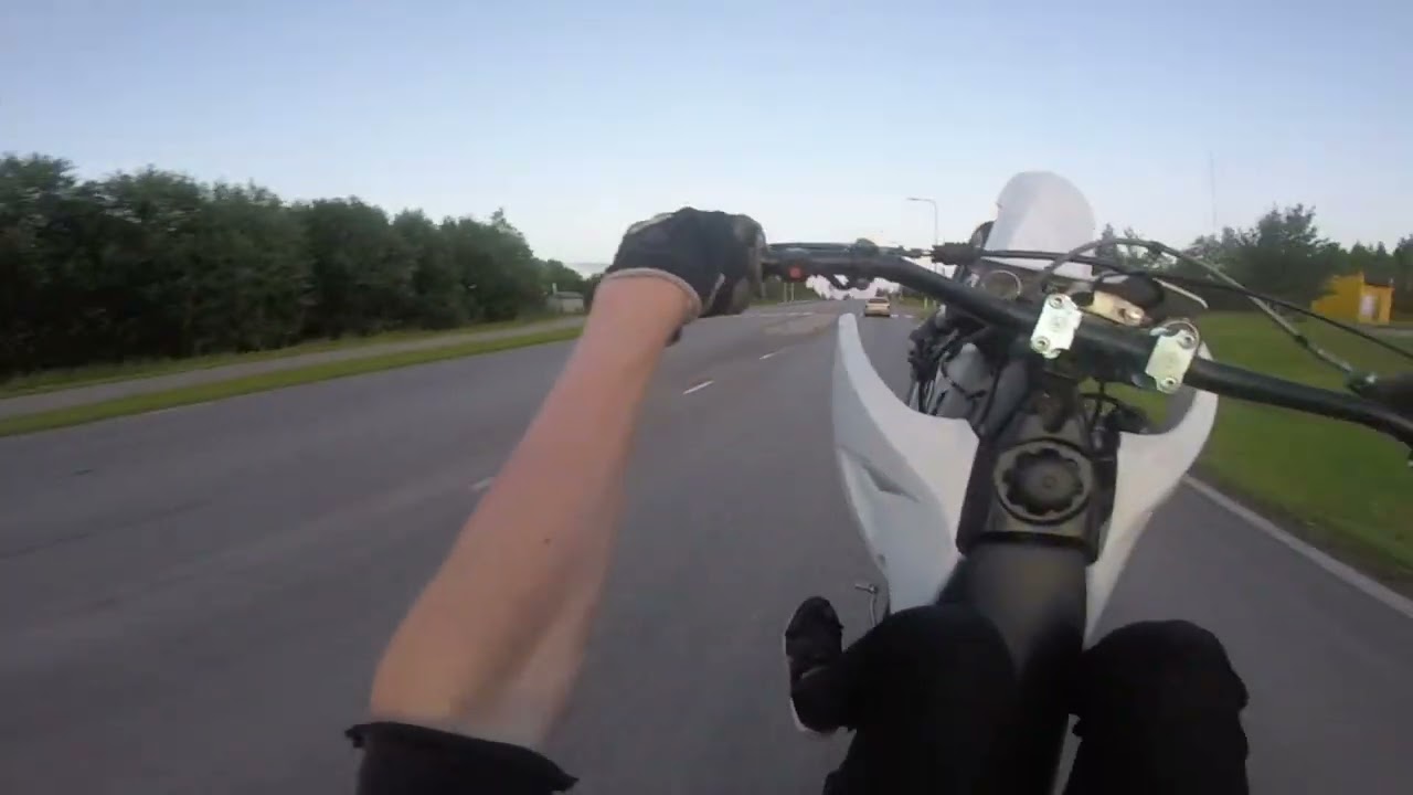 Yamaha DT 70cc | police getaway & wheelies