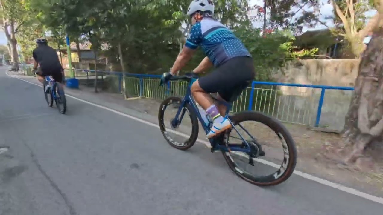 Bike Hut TV | BH GRVL Tours x Papha Cycling Club (PCCMNL) Breakfast ride