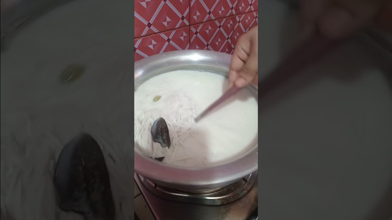 হাতে বানানো সেমাই পিঠা 