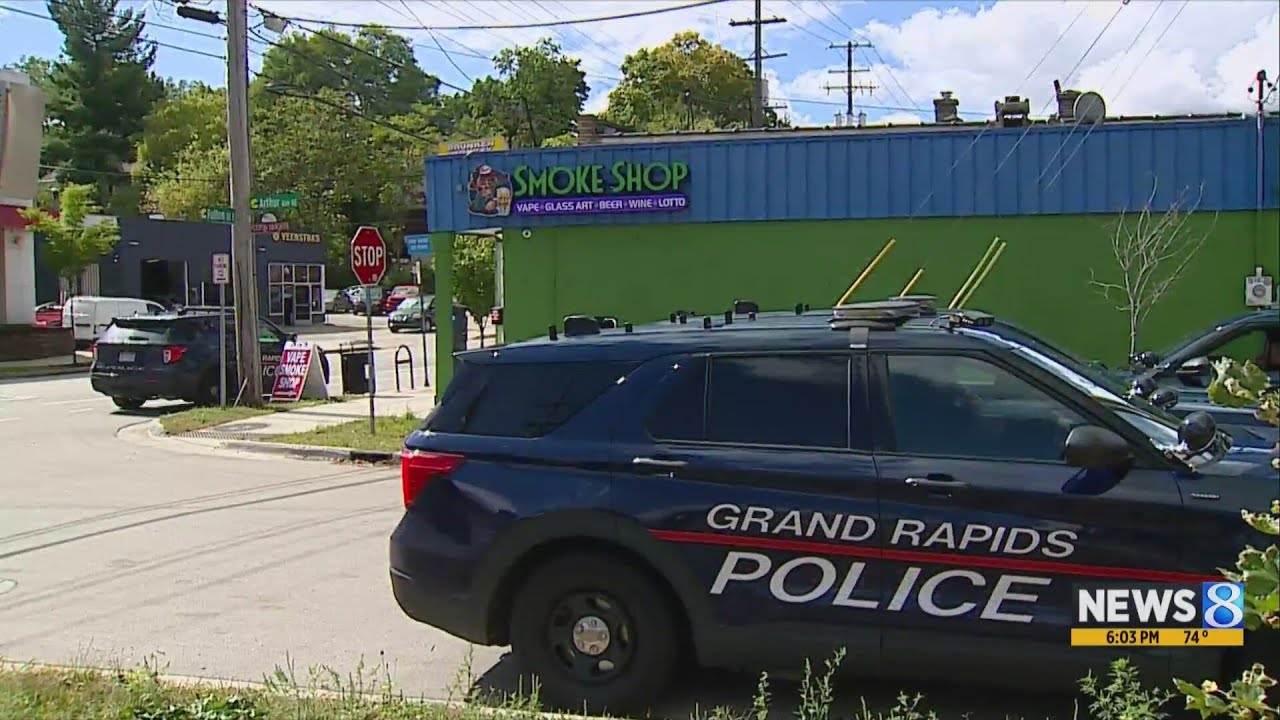 Prosecutor: Boys, 10 and 11, used toy gun to rob smoke shop