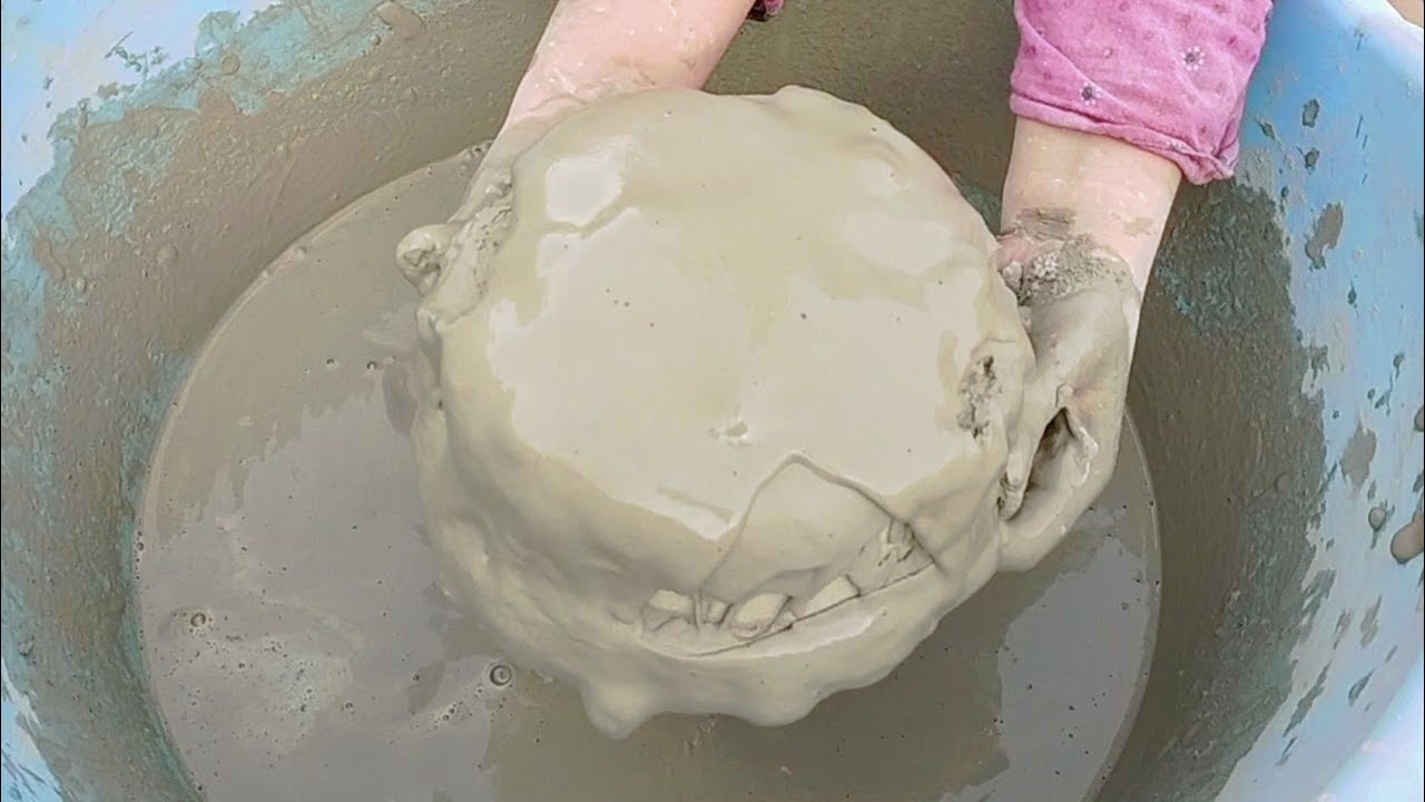 ASMR:new/very dusty soft creamy multani mitti dirt crumble in water+dipping/🤤💯