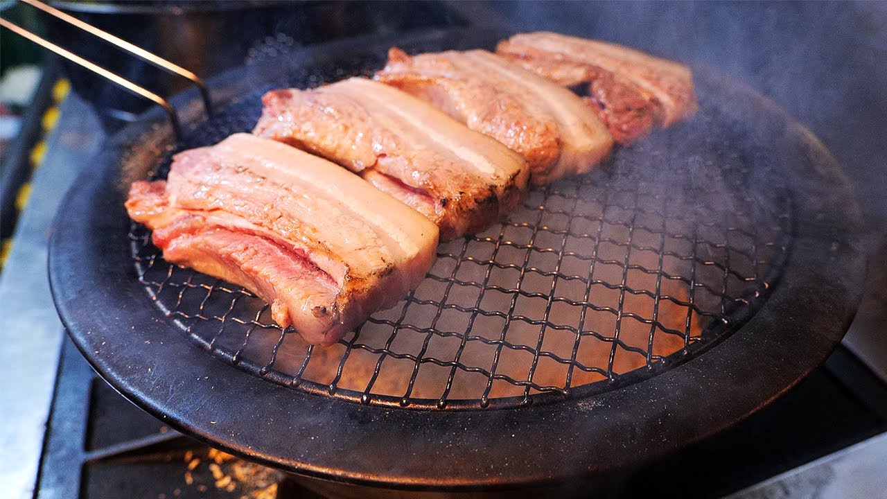 왕겨로 훈연하는 삼겹살 / korean BBQ pork belly - samgyeopsal / korean street food