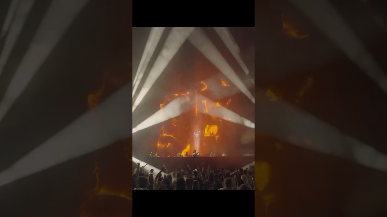 8Kays & OBSESH &ndash; TTXTC live at Afterlife BCN🔥Crowd went wild! #8Kays #raveX #benjaminsravex