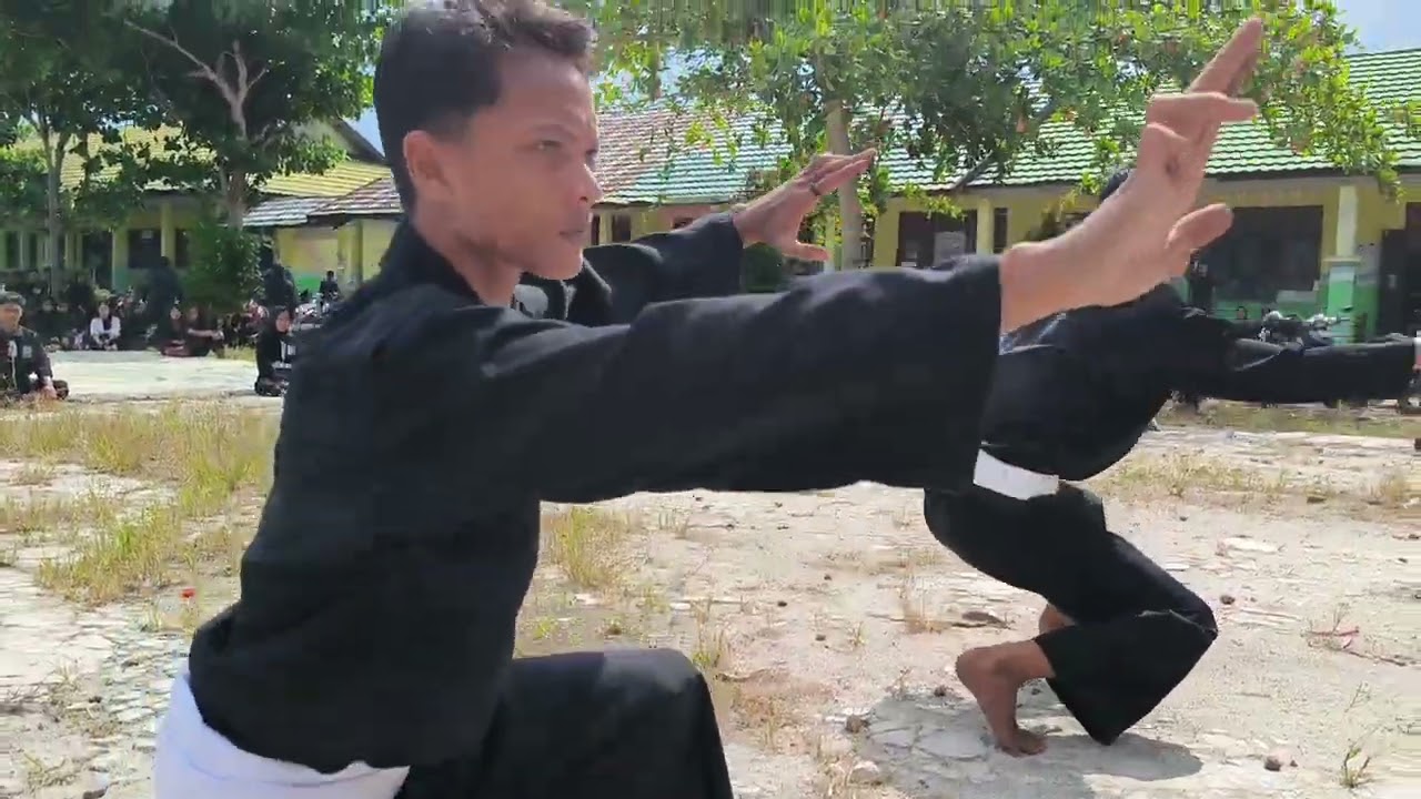 Penampilan PSHT pada HUT SMAGA Maliku tahun 2024