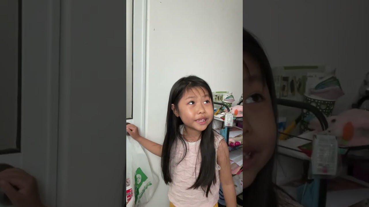 Hai mẹ con sau một ngày con bệnh mẹ chăm