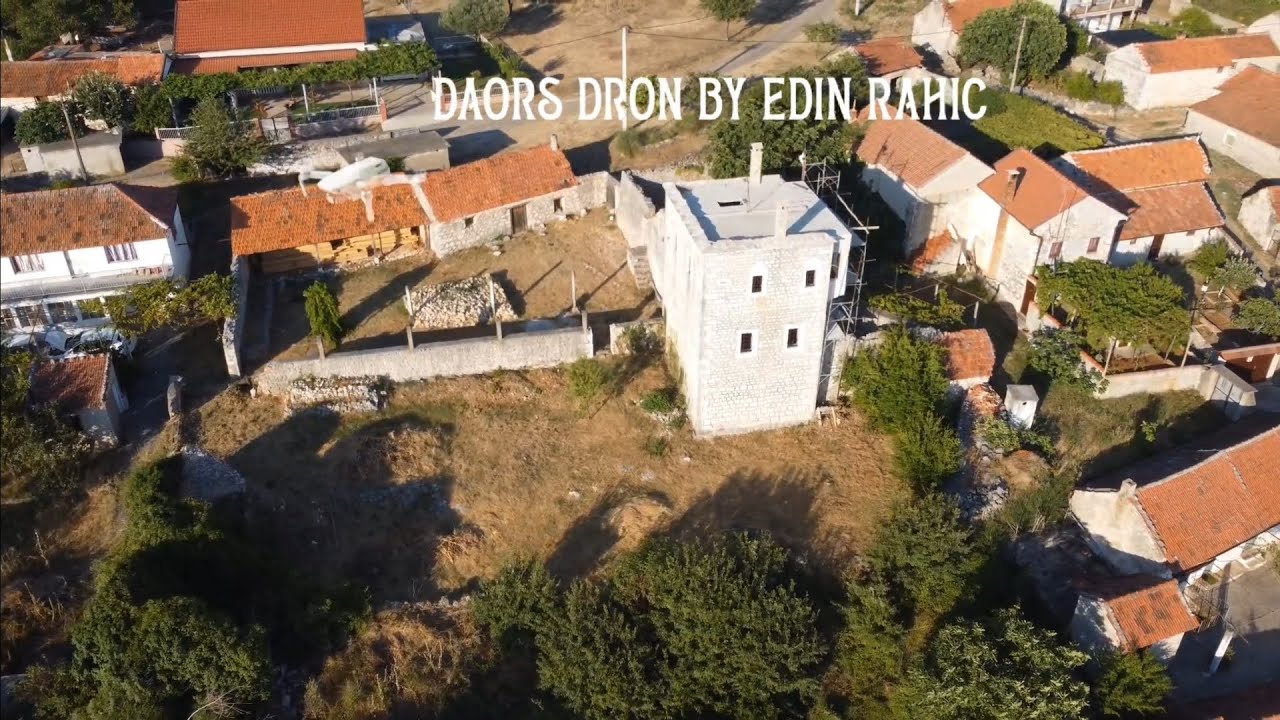 Restauracija, obnavljanje Pašića kule sa dvorima - Bivolje Brdo, Dubravska visoravan DJI Mini 2 - 4K