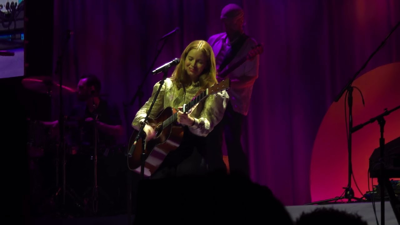 M2M - If A Song Could Get Me You (Marit Larsen) @ The Better Endings Tour in Manila Day 2 Concert