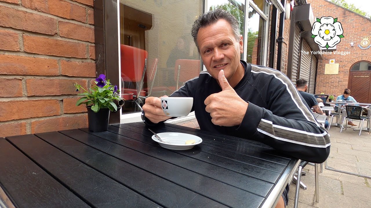 Cappuccino review at DJ's Cafe & Patisserie in PONTEFRACT (Review 17)