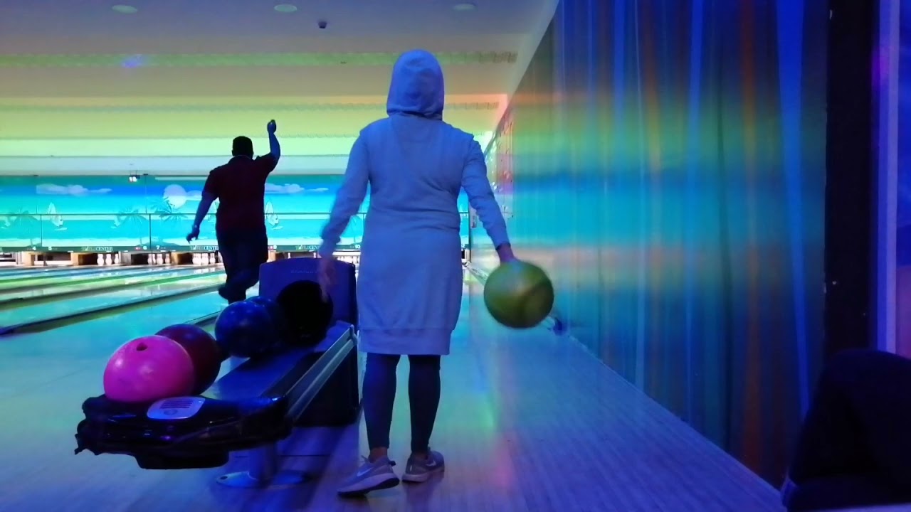 Bowling time #AvenuesMall #PinzCenter #oman |TetayWanders
