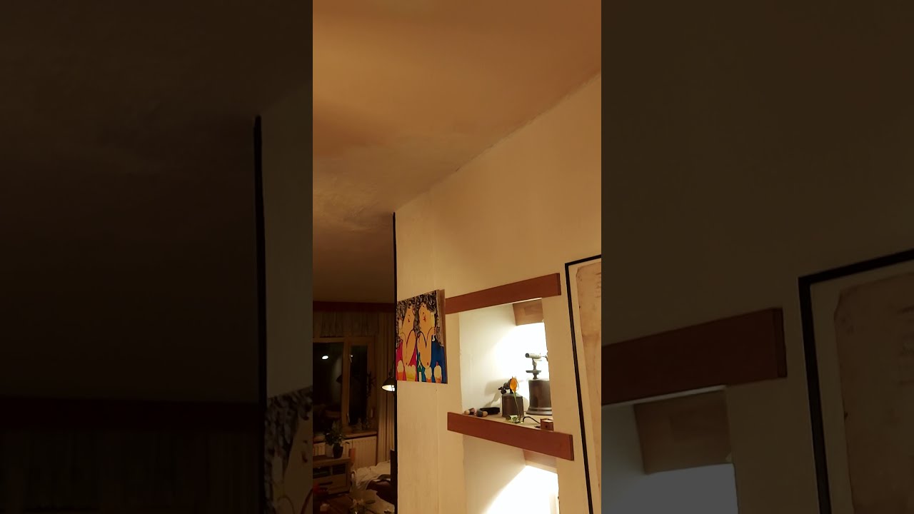 Repareren van het plafond veroorzaakt door waterschade