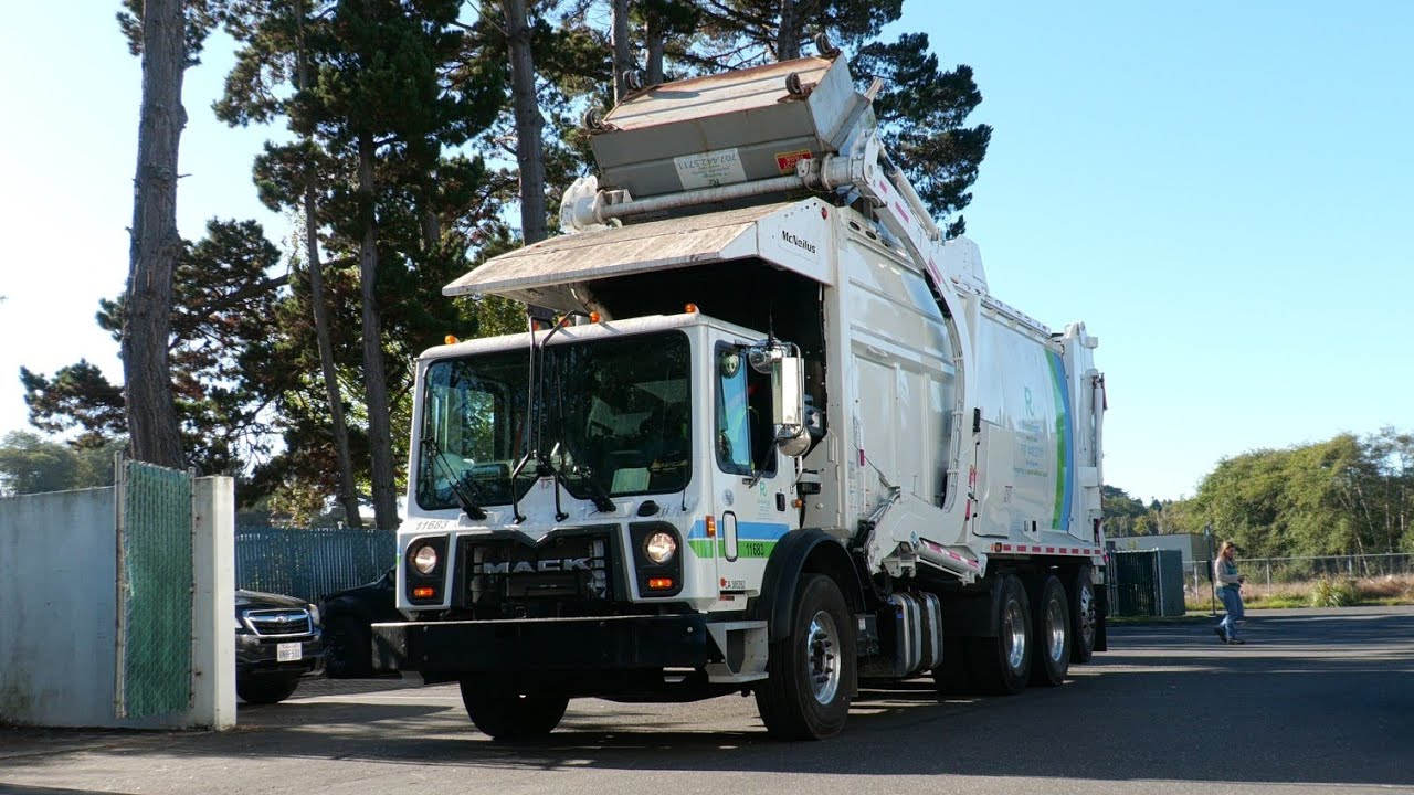 Recology Mack MRU Terra Pro McNeilus Front Loader