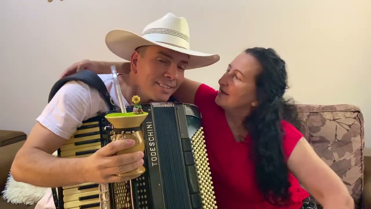 Gabriel Pasa com sua mãe Alzira Pasa e baile 2022 ao vivo em Chopinzinho