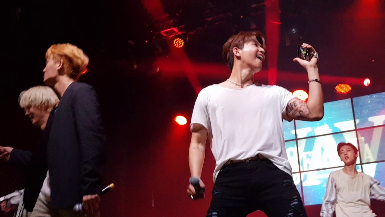 [20190224] VAV in Brazil - Uptown Funk (Mark Ronson ft.Bruno Mars) cover - São Paulo