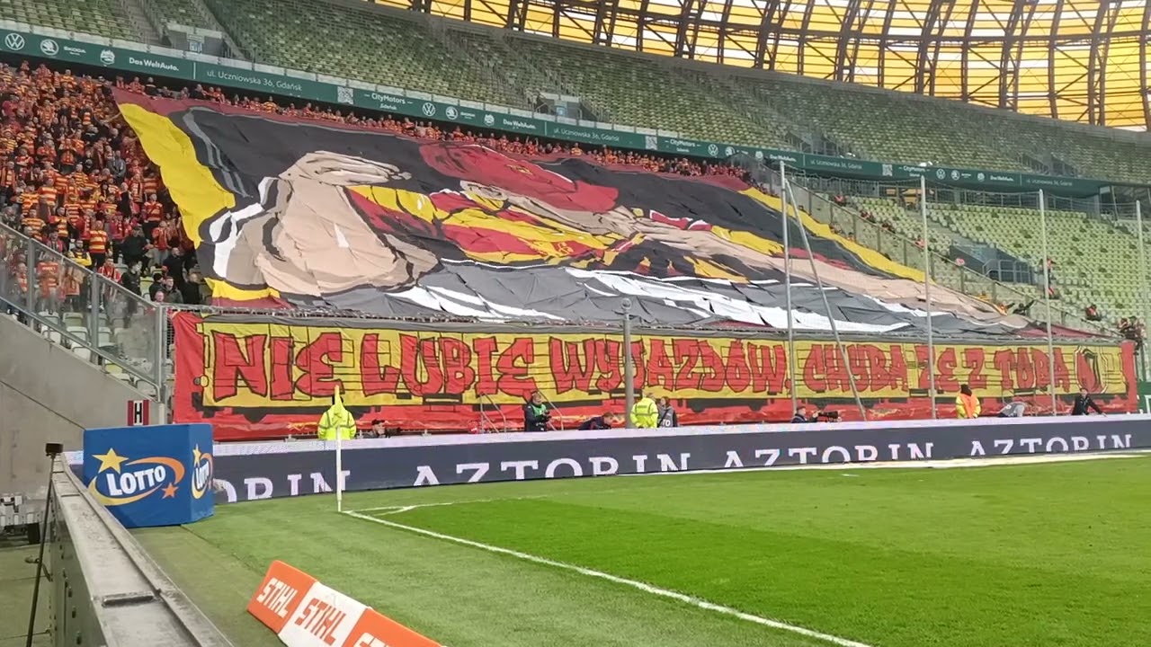 Jagiellonia Białystok w Gdańsku! Doping, pirotechnika i oprawa. Cały mecz, 29.03.2025