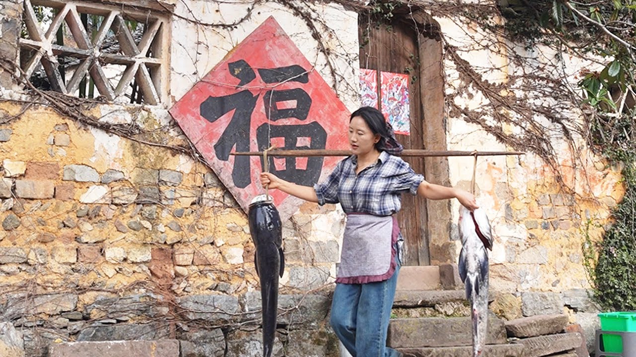 Fish Stew 鐵鍋燉魚 | 這次去千島湖，體驗了非常壯觀的巨網捕魚活動，把剛捕撈上來的胖頭魚大鍋燉，魚肉嫩滑細膩，香迷糊了！【鄉愁沈丹Shen Dan】