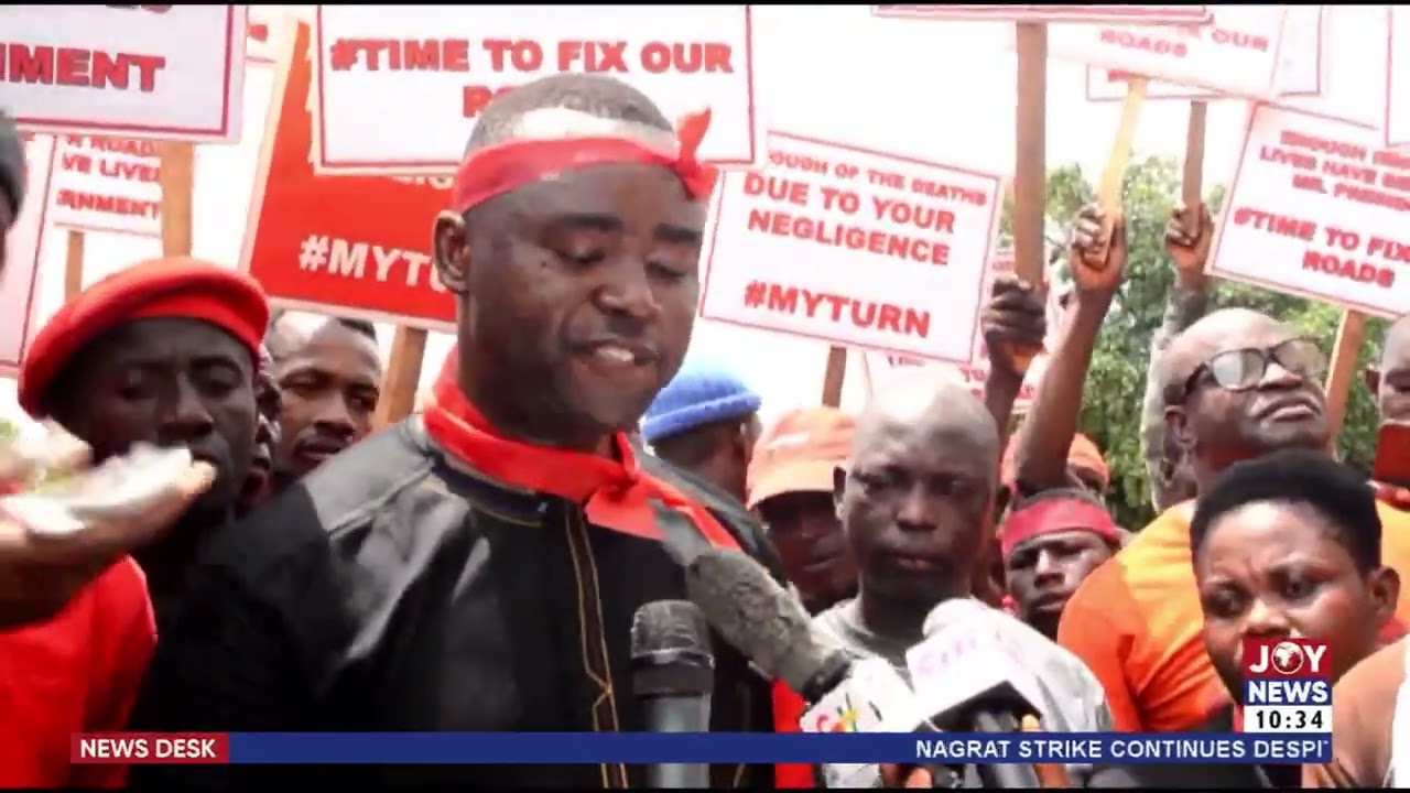 Bad Road Network: Residents of Fumbisi embark on demonstration - News Desk on JoyNews