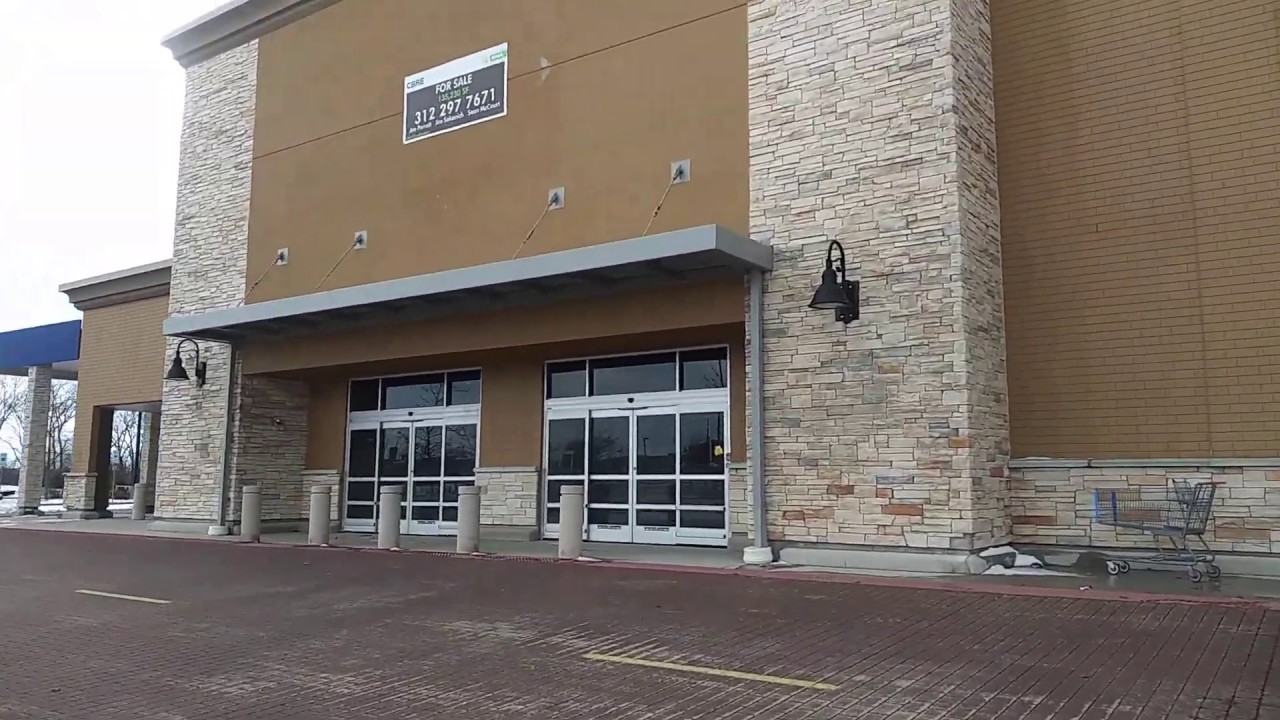 Abandoned Sam's Club. Romeoville IL
