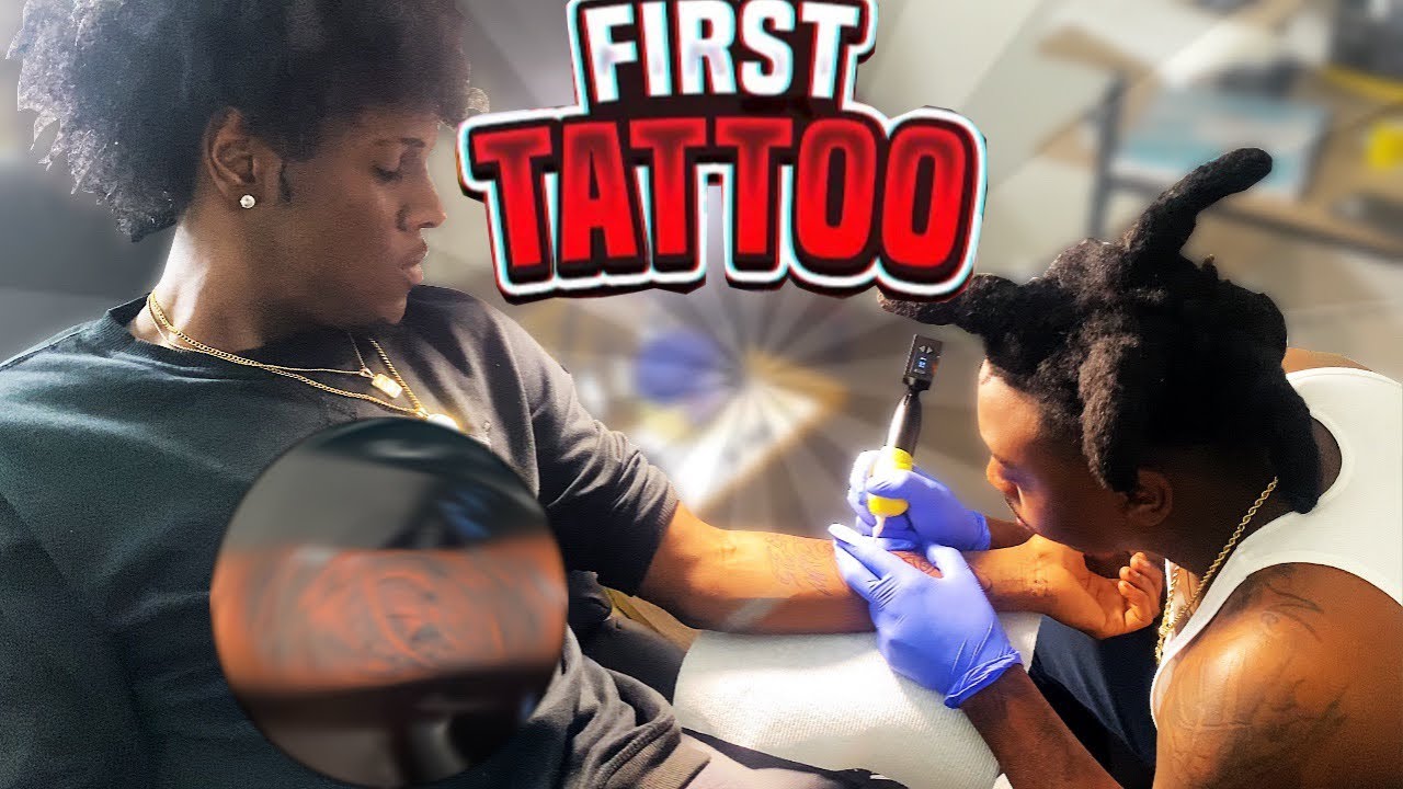 GETTING MY FIRST TATTOO at 19 | WORST PAIN EVER😳