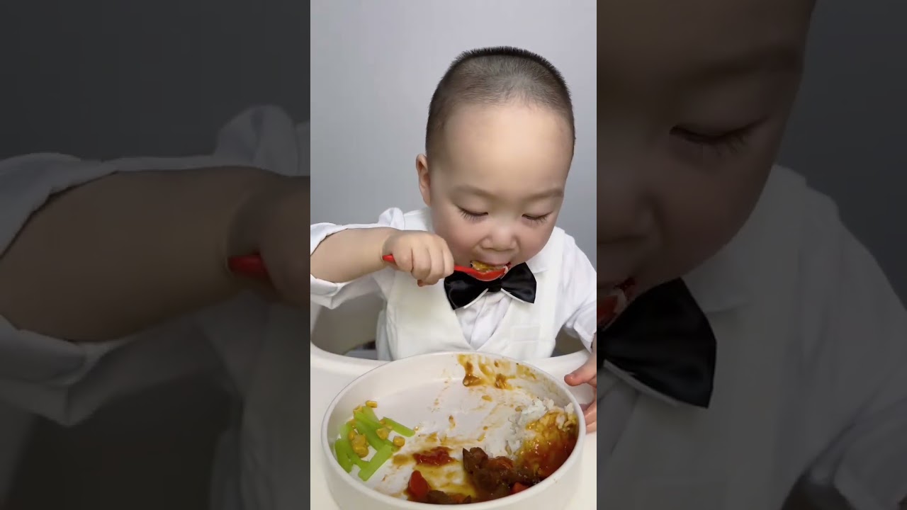 仪式感到位：穿最帅的西装，打最正的领结，掀最香的锅盖😋 #寶寶吃飯#小吃貨的日常
