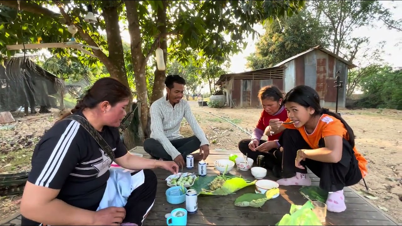 Today, I brought my mother-in-law to buy flowers at the market to sell. 