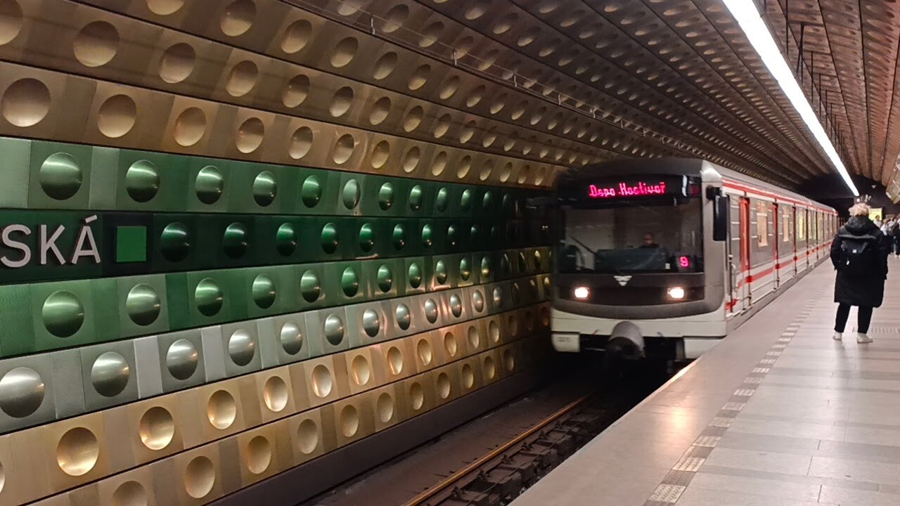Metro na Lince A Malostranská -  Depo Hostivař