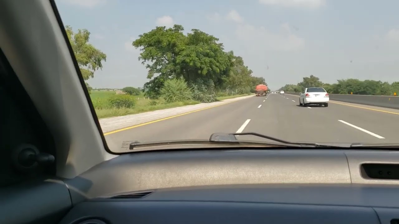 sub se kam price mn car Pakistan mn as waqat fuel average b good