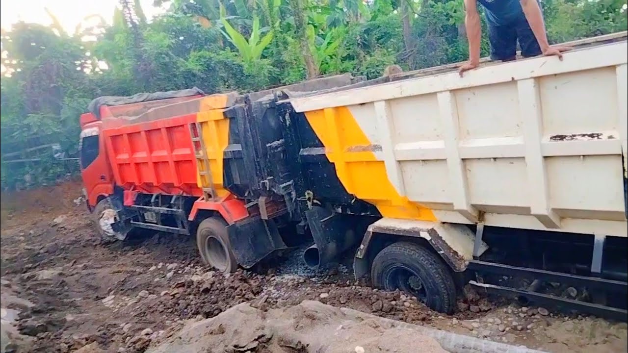 Dump truk// DYNA tarik ISUZU yang terpuruk amblas parah//LATANSA TRUK KNALPOT SERIGALA...