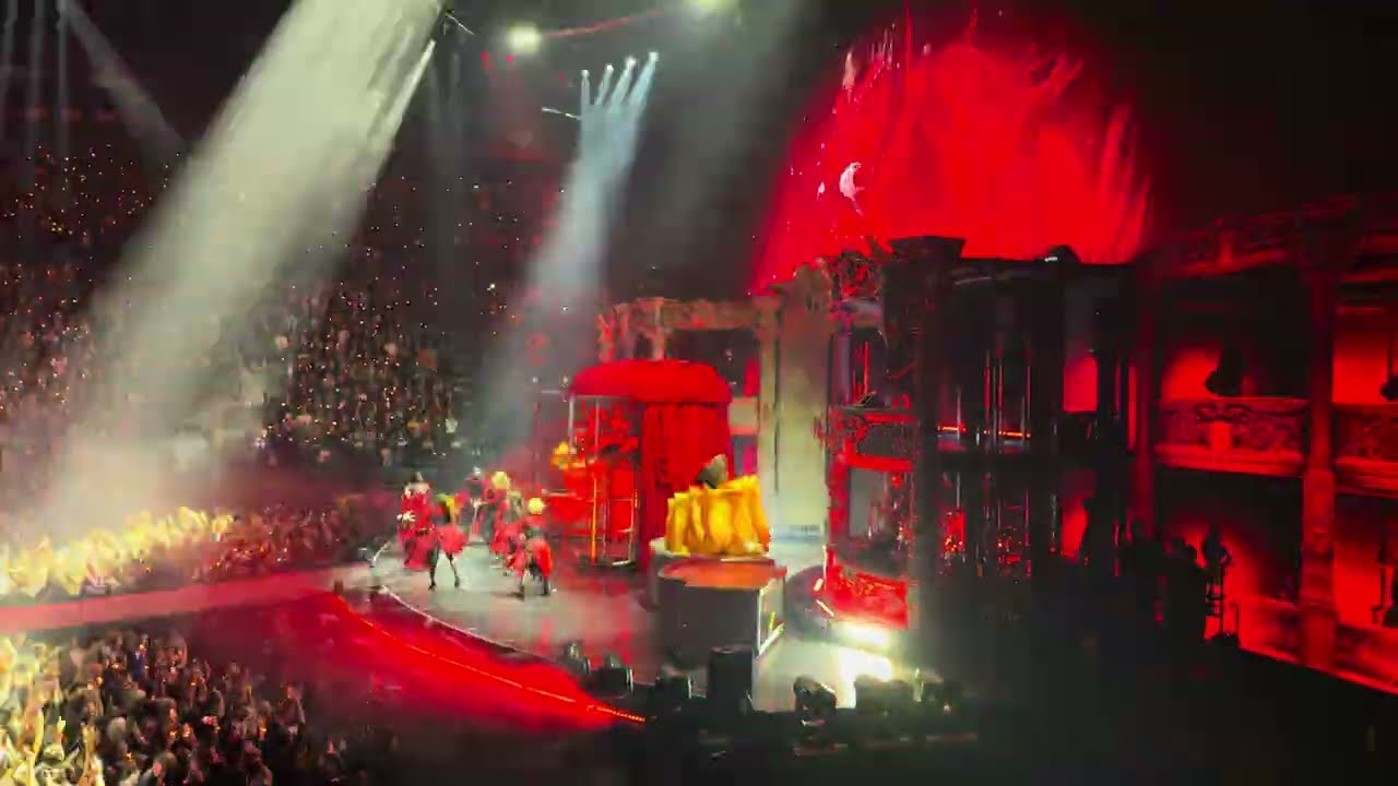 Lady Gaga-Bloody Mary/Abracadabra-The Mayhem Ball Milan 20/10/25 Night 2