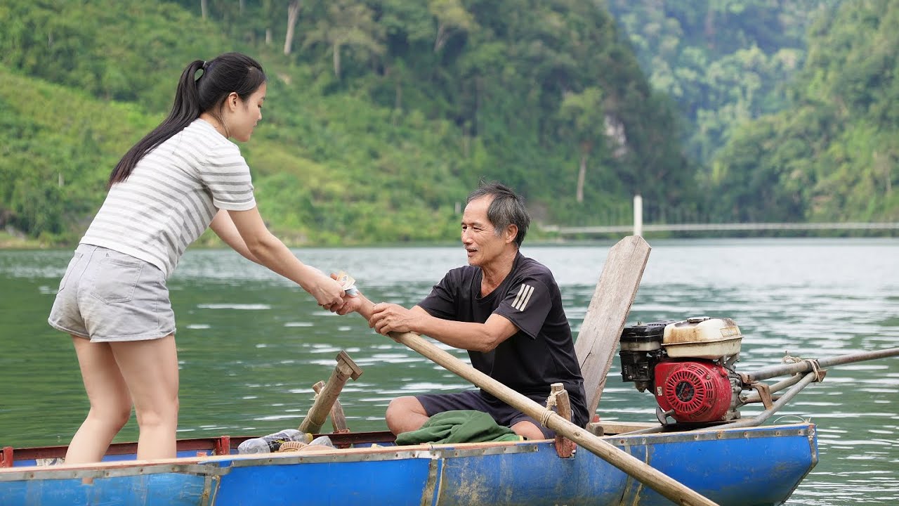 Talented 18-Year-Old Girl Installs Solar Lights On An Old Couple. Perfect!