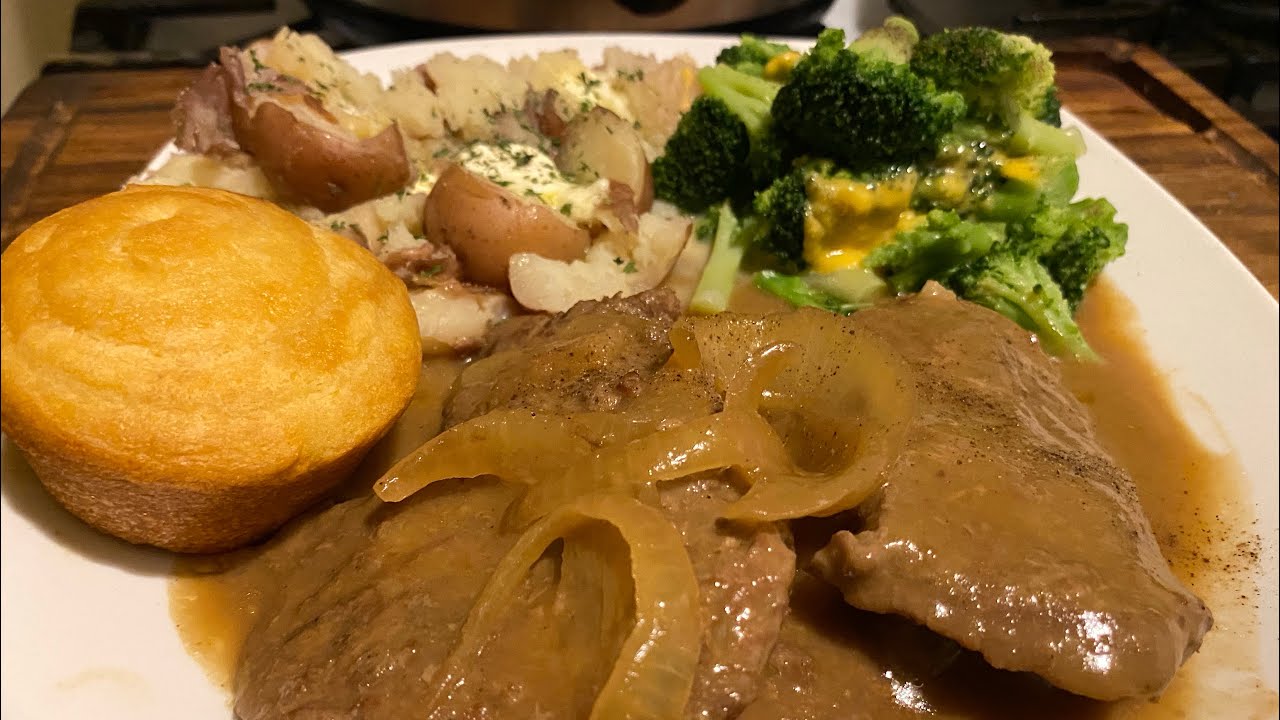 Cubed Steak & Gravy Crockpot Recipe | Mama Ray Ray In The Kitchen