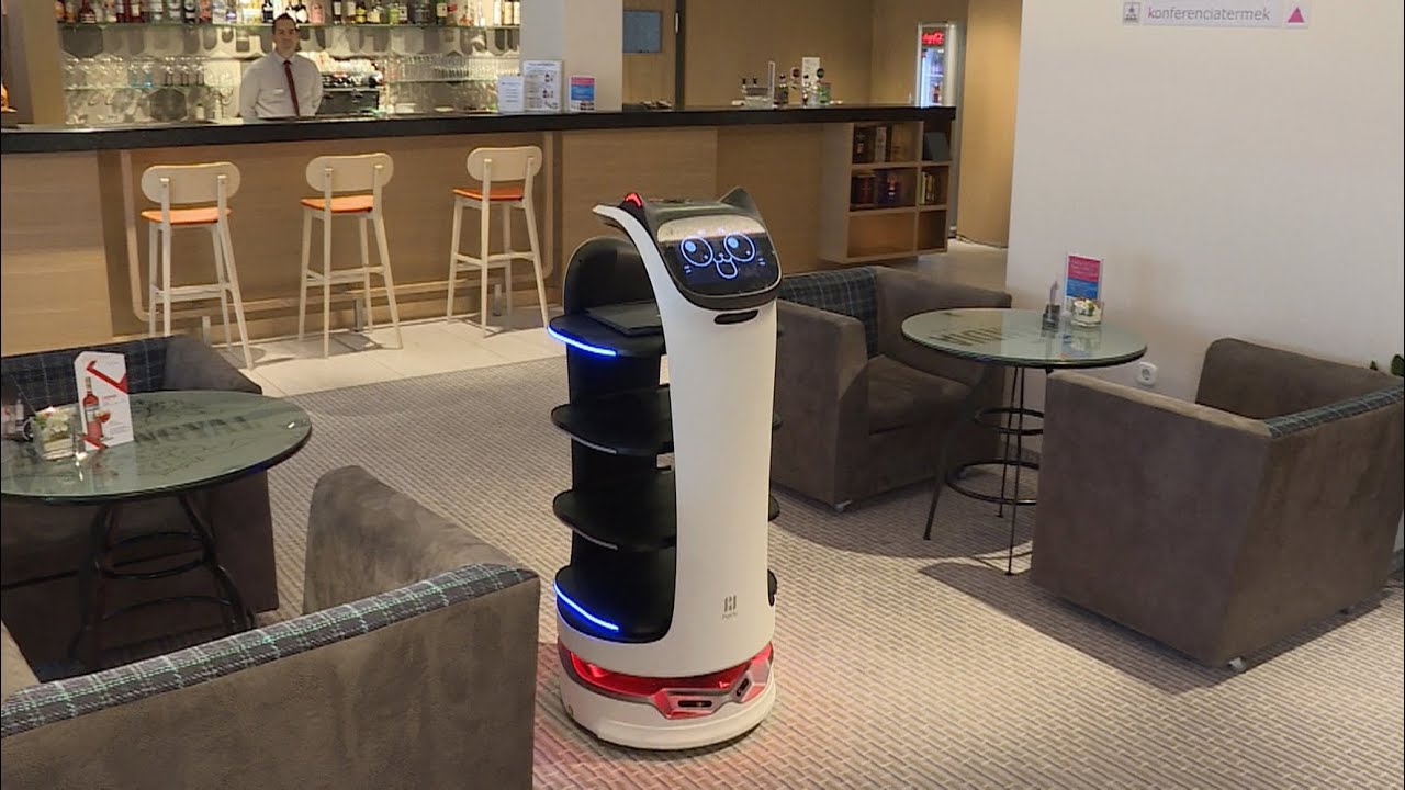 Robotpincér szolgál fel a lenti Thermal Hotel Balance****-ban • 2022