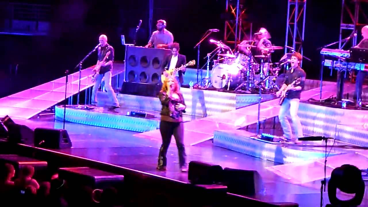 Kelly Clarkson - All I Ever Wanted @ Acer Arena 17 April 2010