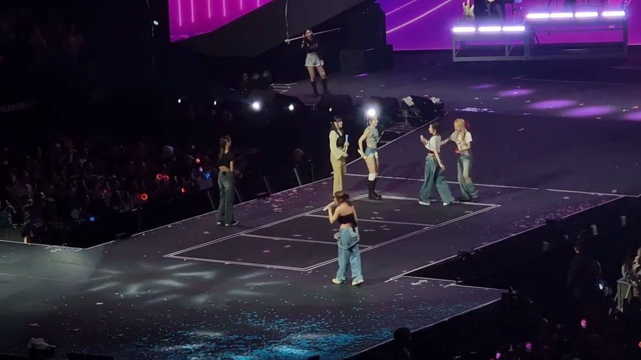 TWICE (트와이스) - Like Ooh-Ahh @ 230506 5TH WORLD TOUR 'READY TO BE' in Melbourne | Live Fancam Perf
