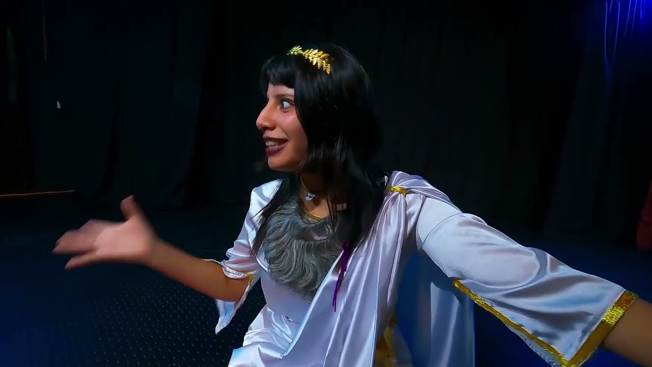 Entrevistas al elenco de la comedia griega Las Asambleístas de Aristófanes: Sarita Ron García.