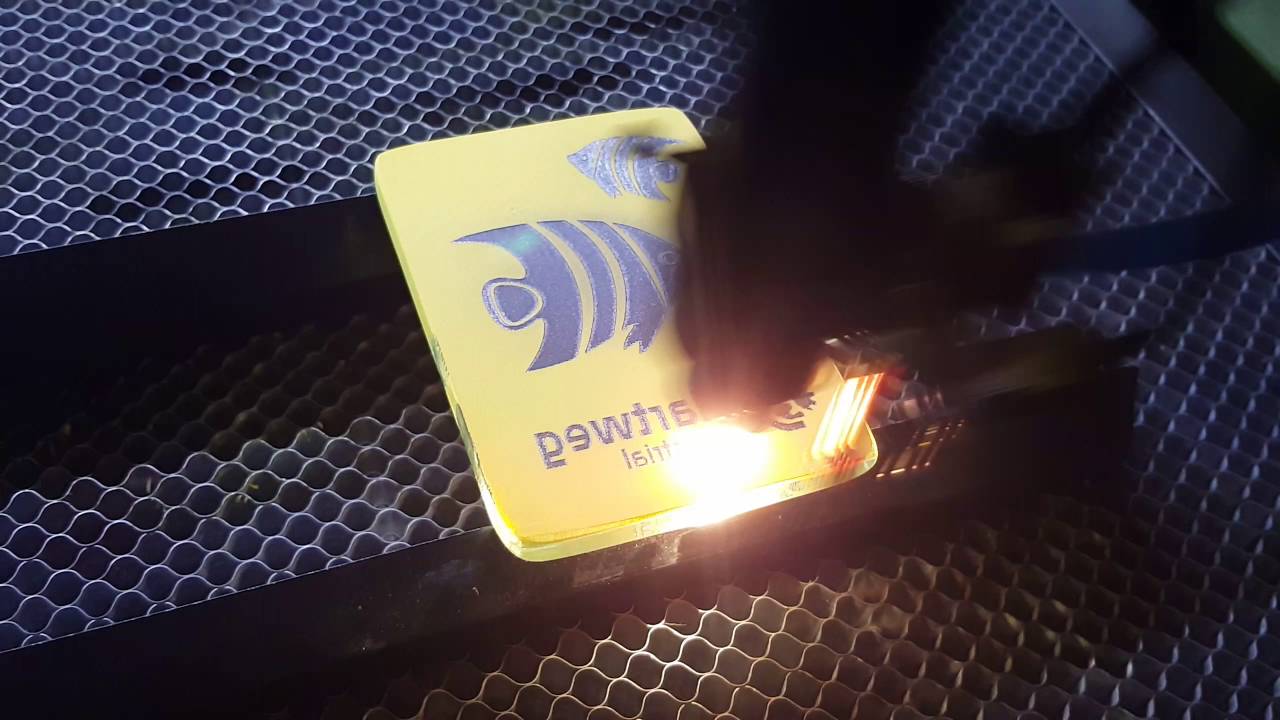 Incisione Laser CO2 Colorata vetro e ceramica