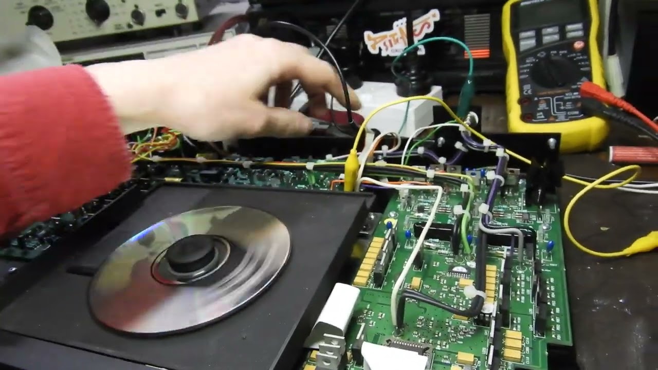 Naim CDS-3 CD player & CD 555PS Power Supply. The player has 2 x Burr-Brown PCM-1704 & PMD-200 HDCD